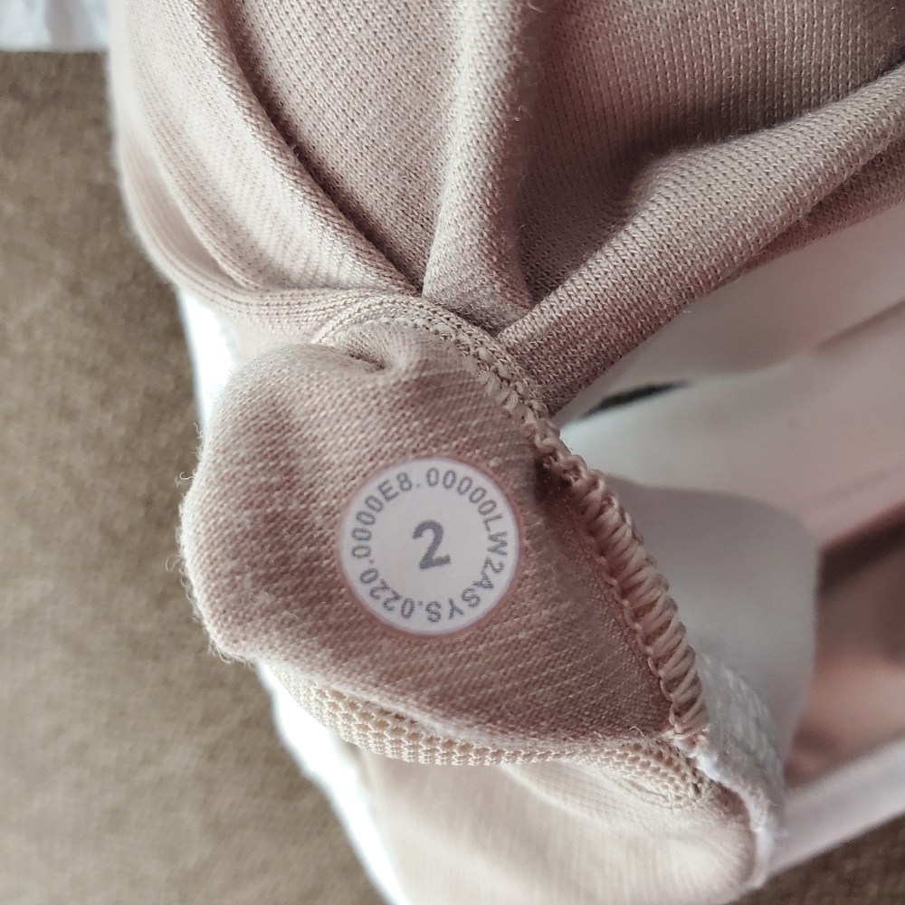 Lululemon White Racerback Nulu Flow Y Bra 2 - Picture 4 of 4